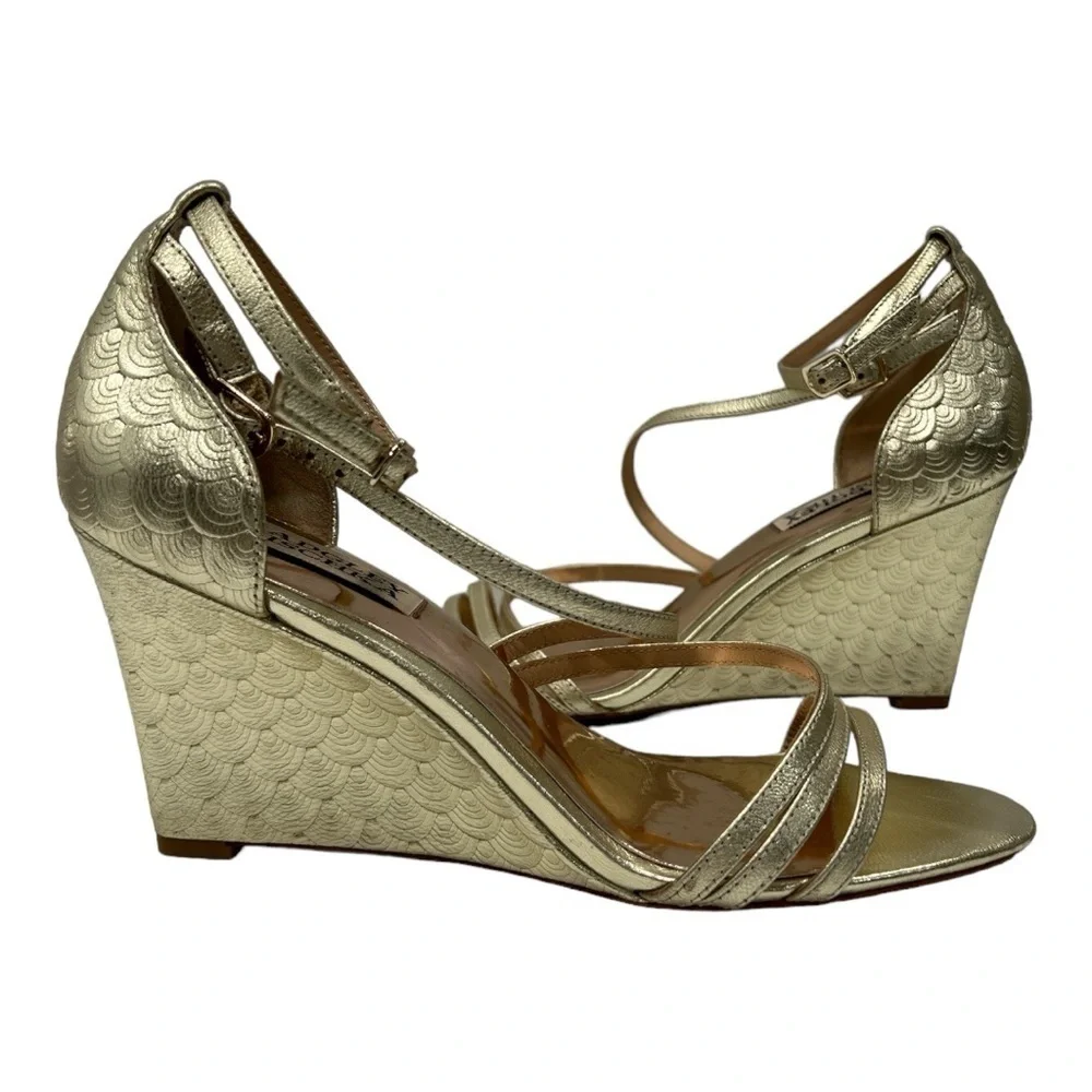 Badgley Mischka Women's Bonanza Wedge Sandal Platino/Gold size 7.5